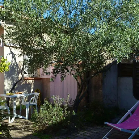 Maison Avec Mezzanine: Confort, Terrasse & Proximite A - Fr-1-225-42 Holiday home