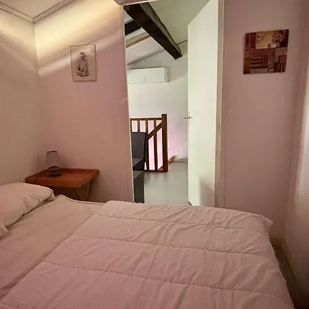 Maison Avec Mezzanine: Confort, Terrasse & Proximite A - Fr-1-225-42 Holiday home *